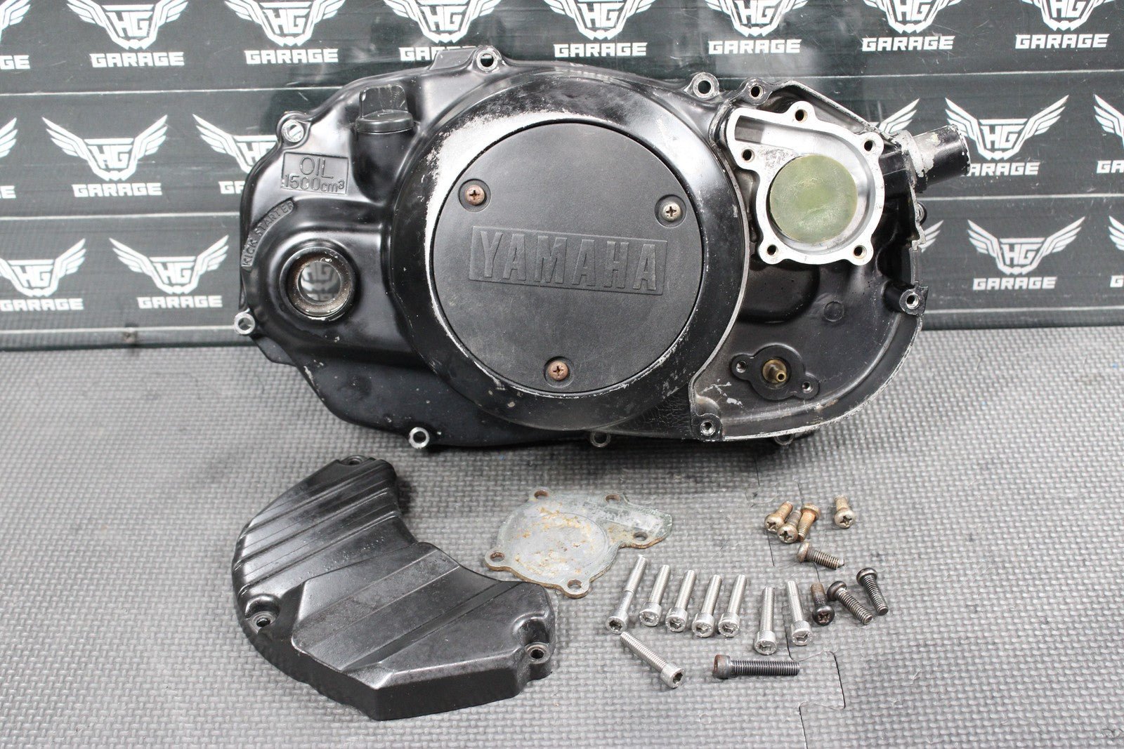 1991 YAMAHA BANSHEE 350 OEM ENGINE MOTOR RIGHT SIDE CLUTCH COVER 2GU - 15421 - 00 - 00 - hggarage