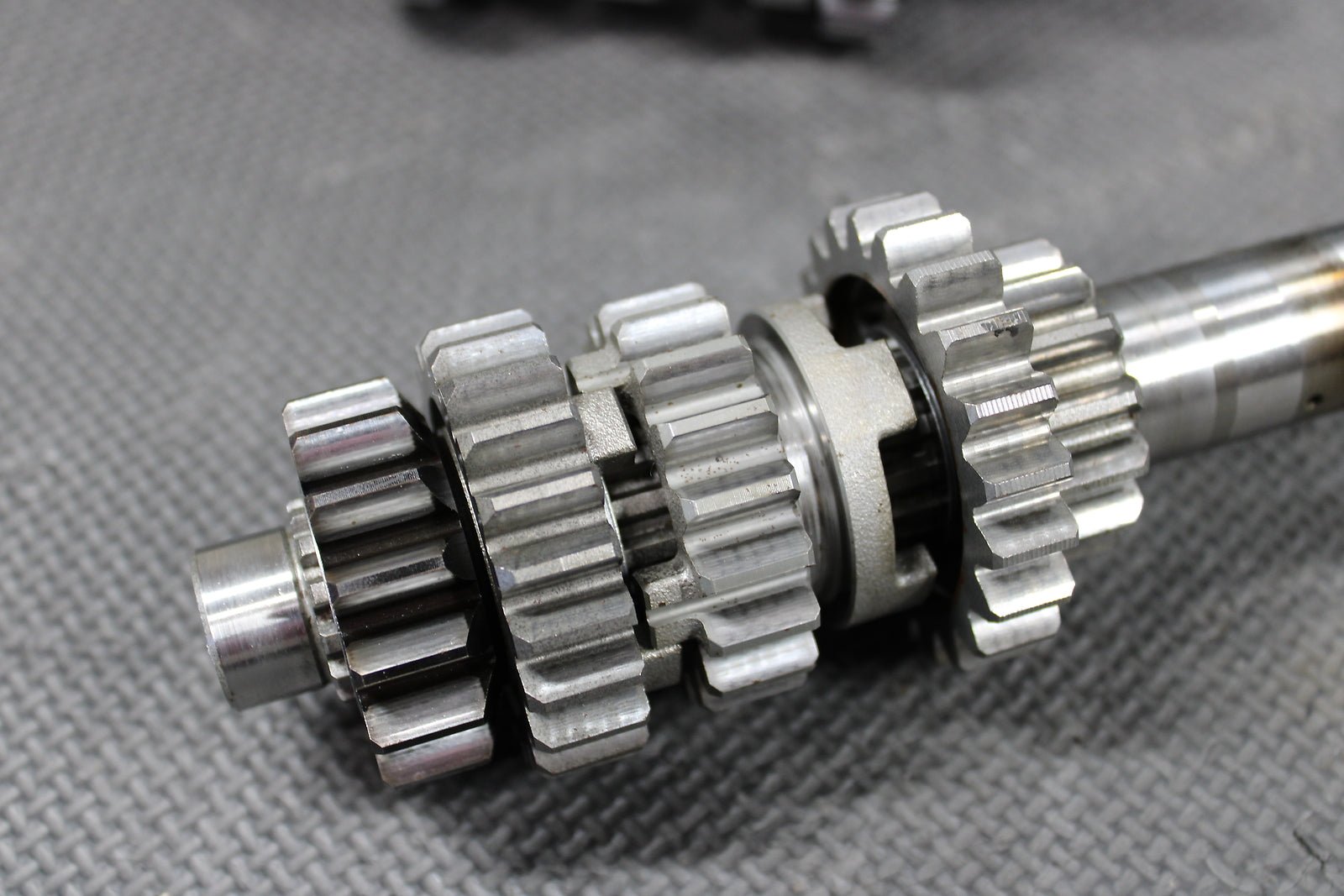 2008 YAMAHA YZ450F OEM ENGINE TRANSMISSION TRANNY ASSEMBLY GEARS - hggarage
