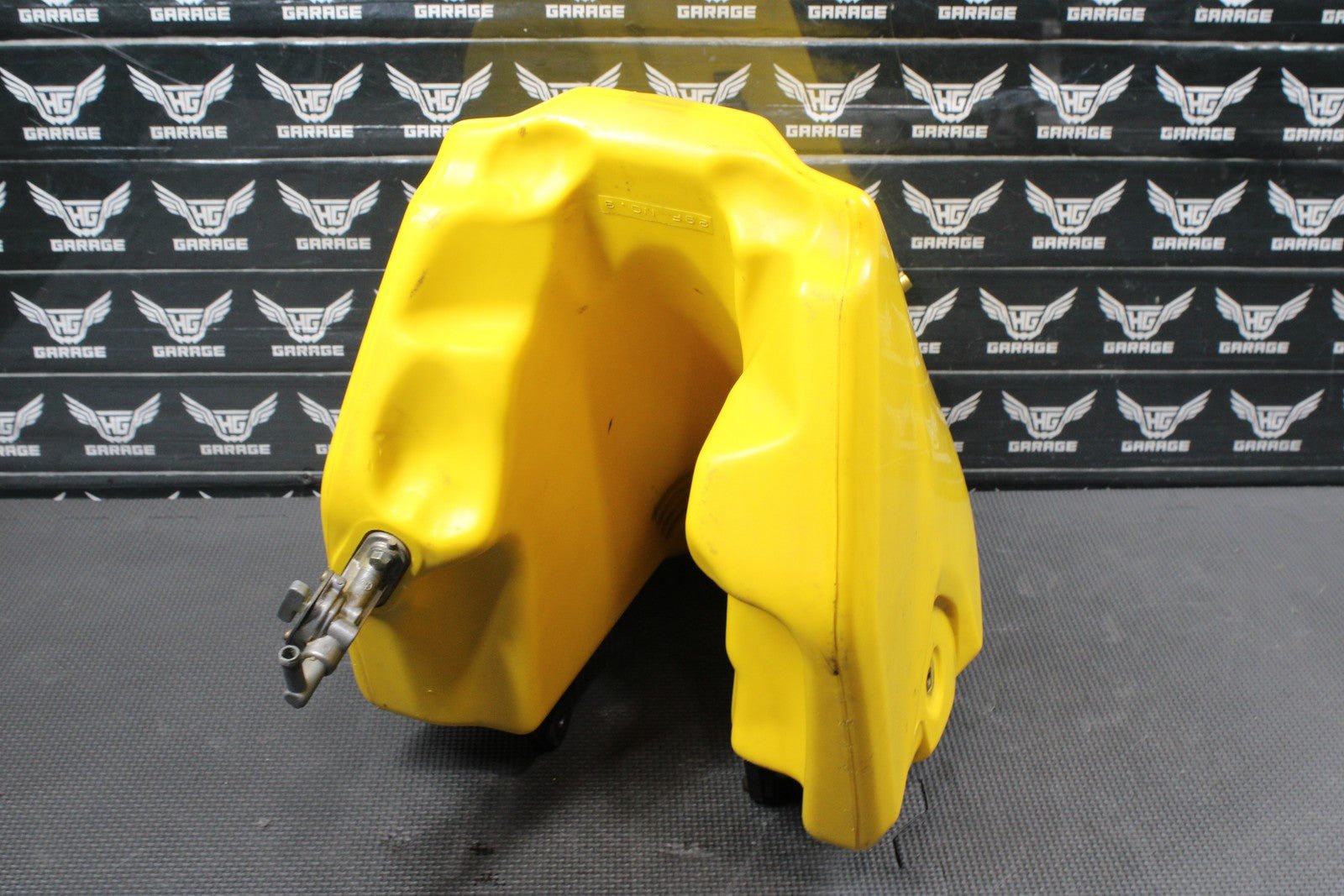 2000 SUZUKI DRZ400 00 - 04 OEM GAS FUEL TANK CELL PETROL RESERVOIR PLASTIC YELLOW - hggarage
