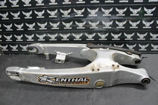 2002 Yamaha YZ426F YZ426 OEM Swingarm Swing Arm Rear Suspension 5NY - 22110 - 00 - 00 - hggarage