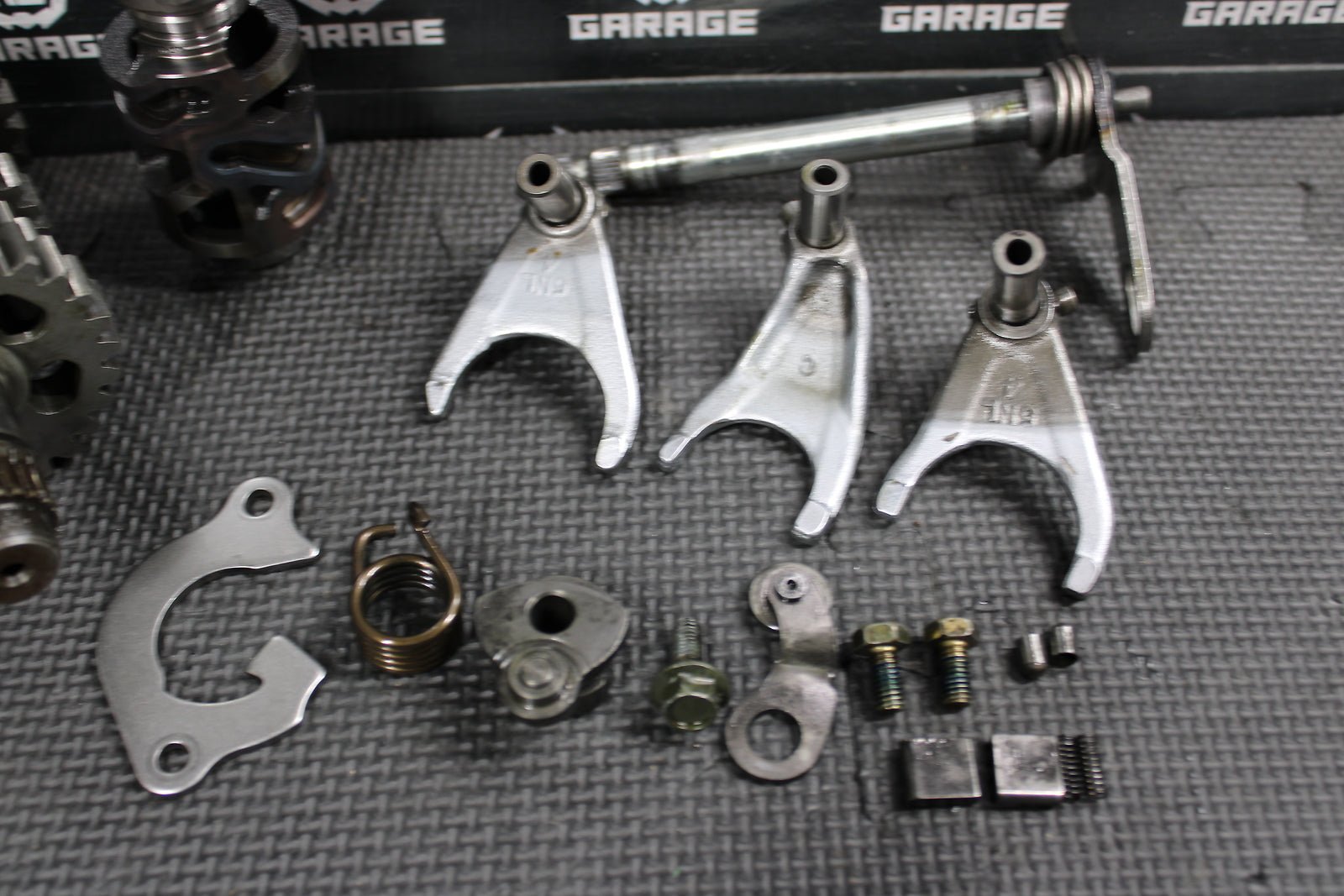 2002 YAMAHA YZ250F OEM ENGINE TRANSMISSION TRANNY ASSEMBLY GEARS - hggarage