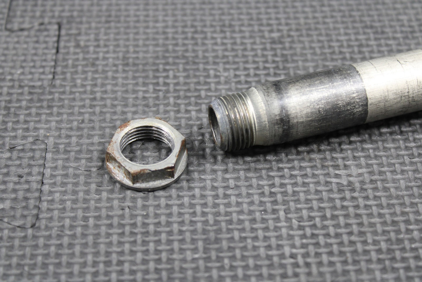 2007 KAWASAKI 04 - 14 KX250F OEM FRONT WHEEL RIM AXLE PIVOT BOLT SHAFT 41068 - 0004 - hggarage