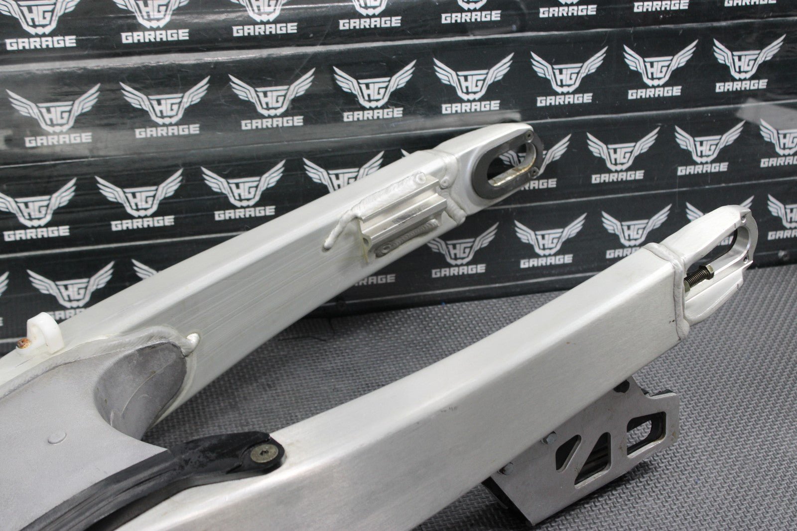 2005 YAMAHA YZ450F OEM SWINGARM SWING ARM SUSPENSION 1C3 - 22110 - 00 - 00 MINT! - hggarage