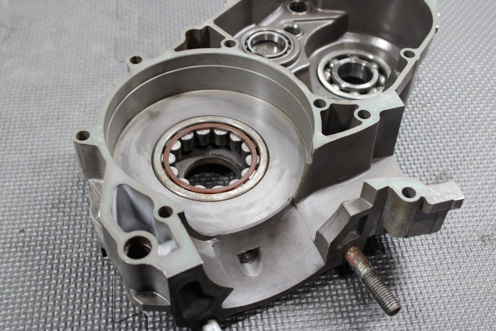 2000 KTM 250 EXC OEM LEFT RIGHT ENGINE MOTOR CRANKCASE CRANK CASES BLOCK - hggarage