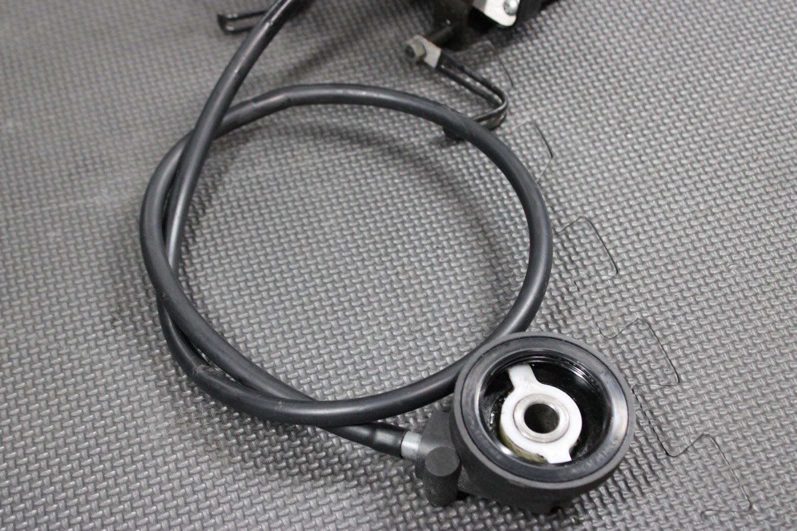 2005 SUZUKI DR200SE SPEED DRIVE GEAR HUB WITH CABLE SPEEDOMETER GAUGE CLUSTER - hggarage