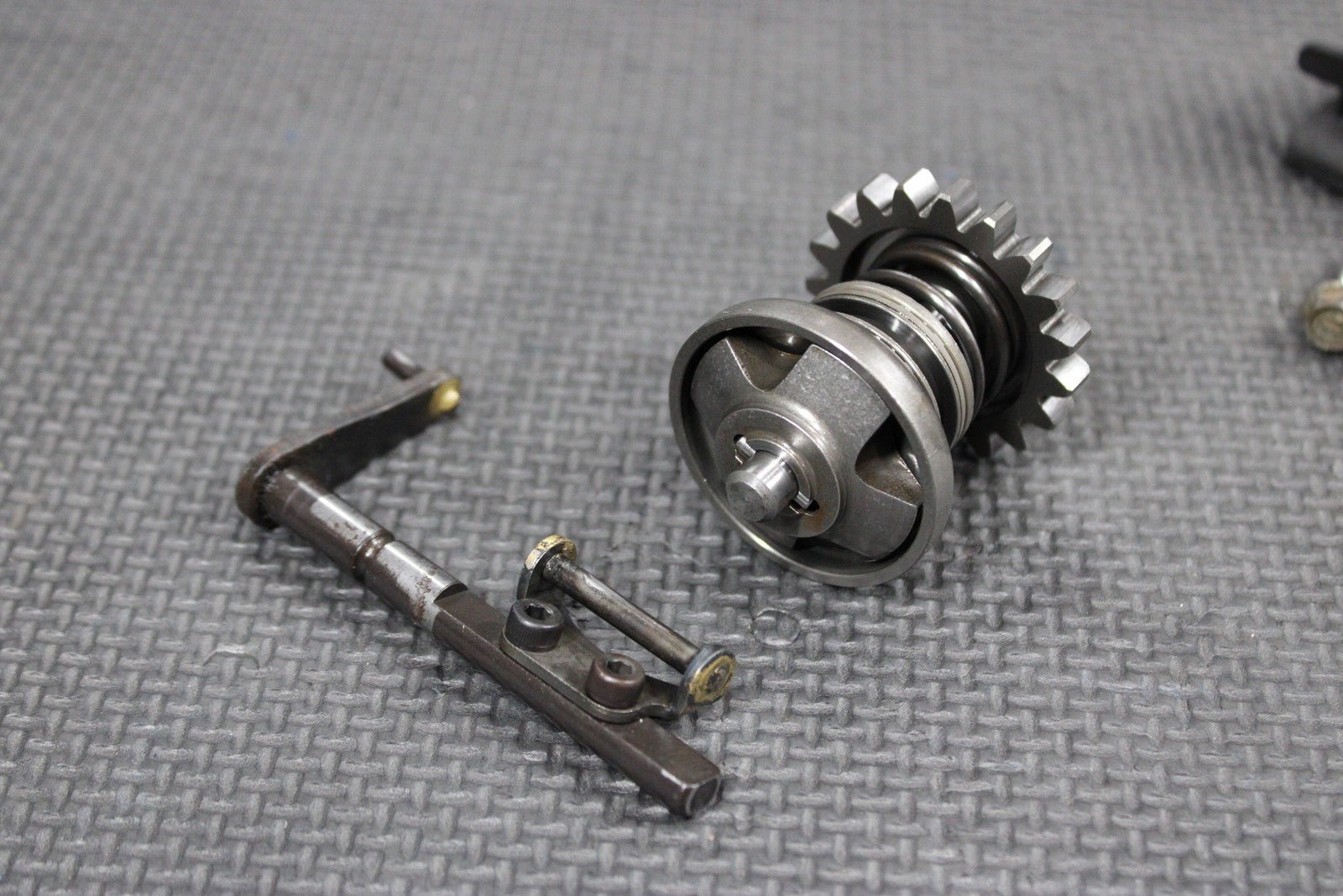 1996 KAWASAKI KX125 OEM ENGINE POWERVALVE EXHUAST VALVE LINKAGE GOVERNOR - hggarage