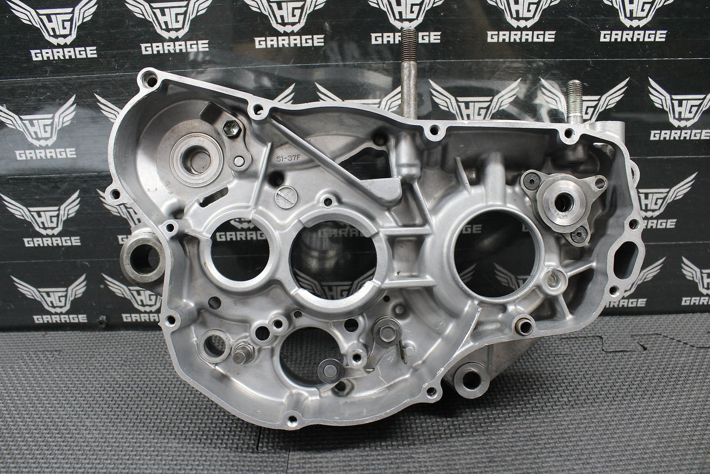 2001 SUZUKI 01 - 02 RM250 OEM RIGHT HALF ENGINE MOTOR CRANKCASE CRANK CASE BLOCK - hggarage