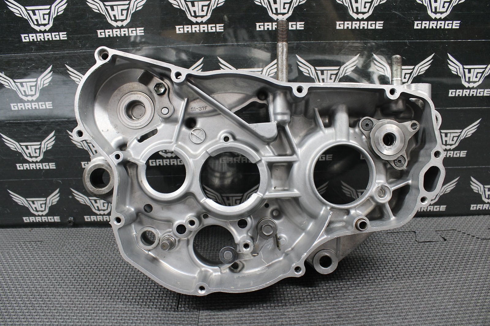 2001 SUZUKI 01 - 02 RM250 OEM RIGHT HALF ENGINE MOTOR CRANKCASE CRANK CASE BLOCK - hggarage