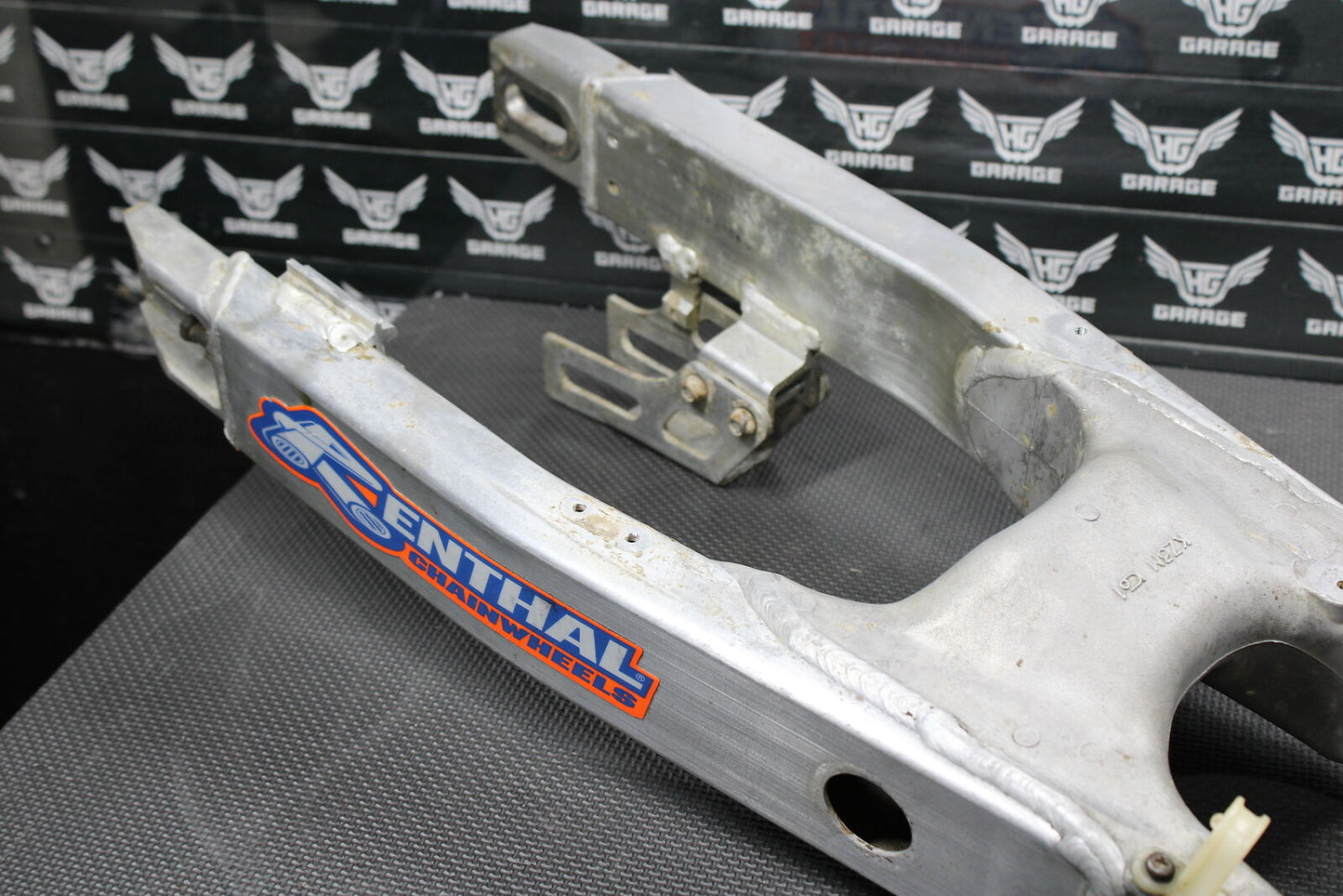 1997 HONDA CR125R OEM SWINGARM SWING ARM SUSPENSION 52200-KZ4-B00