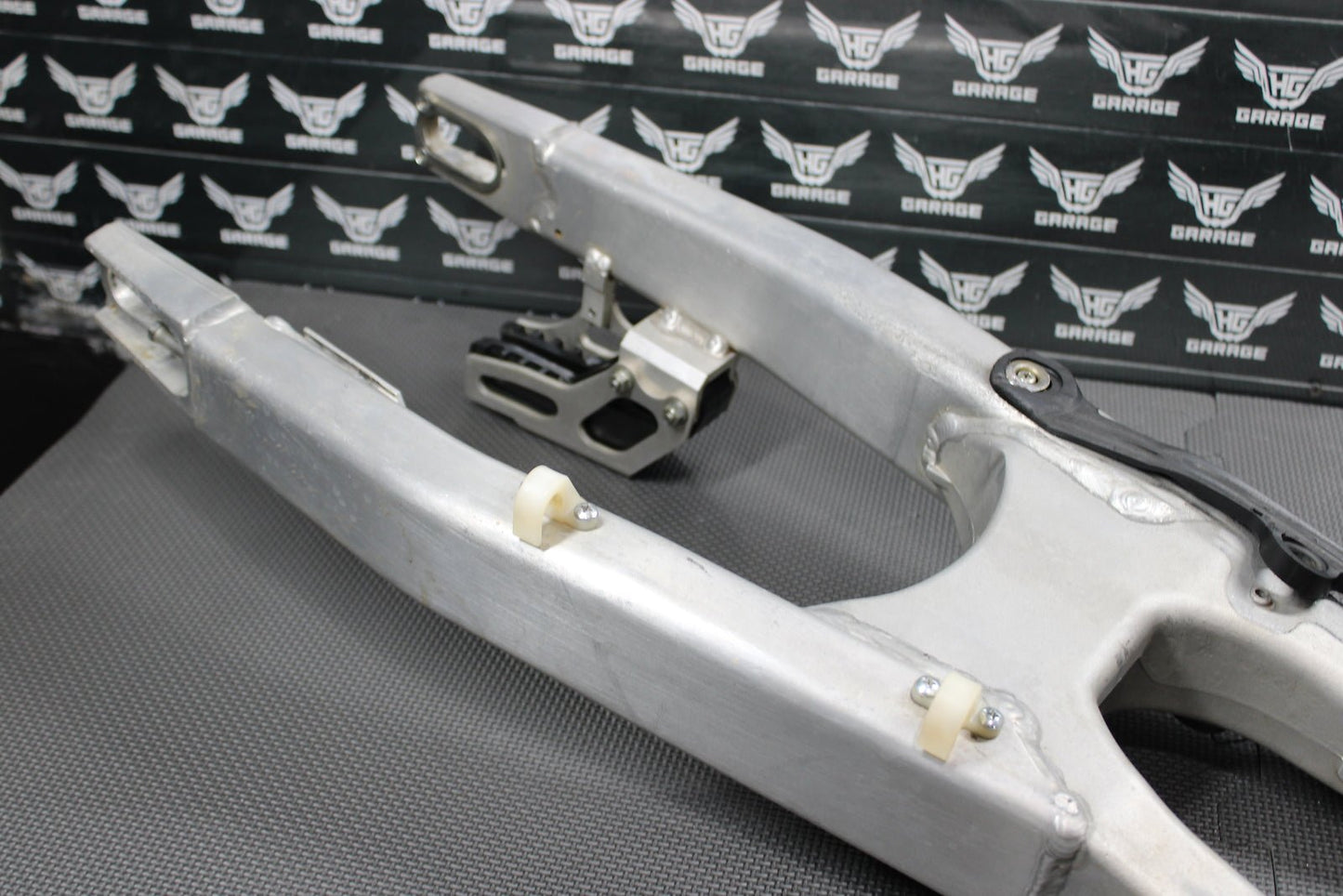 2006 Kawasaki KX450F OEM Swingarm Swing Arm Suspension 33001 - 0085 - hggarage