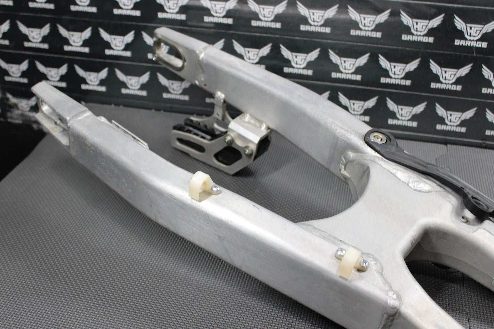 2006 Kawasaki KX450F OEM Swingarm Swing Arm Suspension 33001 - 0085 - hggarage