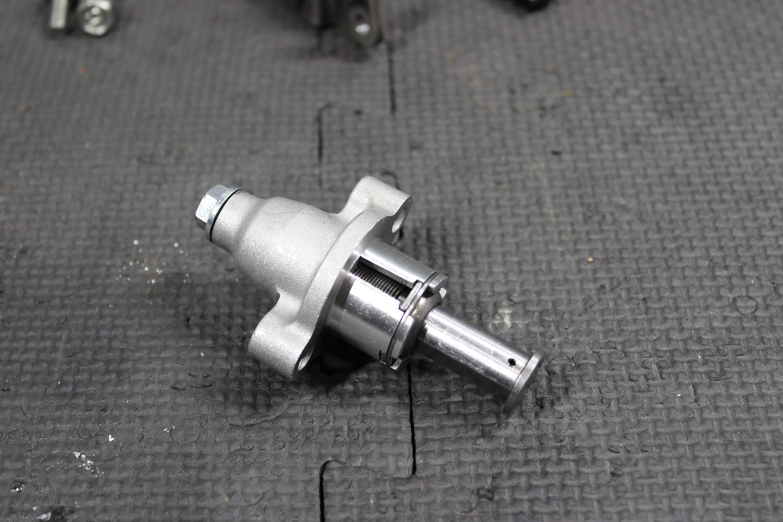 2007 YAMAHA YZ450F OEM CAM CHAIN CAMSHAFT TENSIONER 5TA - 12210 - 10 - 00 - hggarage