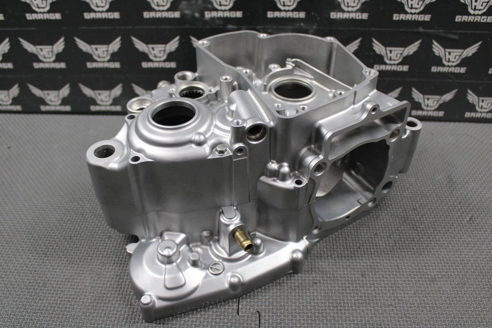 2019 SUZUKI 19 - 25 RMZ250 OEM LEFT RIGHT ENGINE CRANKCASE CRANK CASES BLOCK MINT! - hggarage