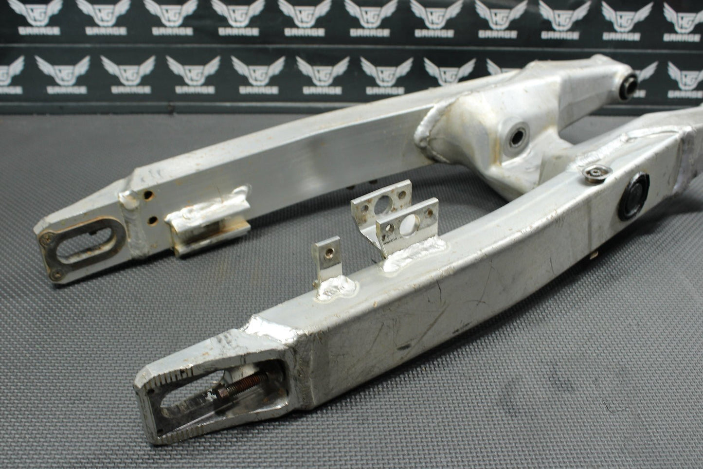 1993 Honda CR250R OEM Swingarm Swing Arm Suspension 52100 - KZ3 - 890ZA - hggarage