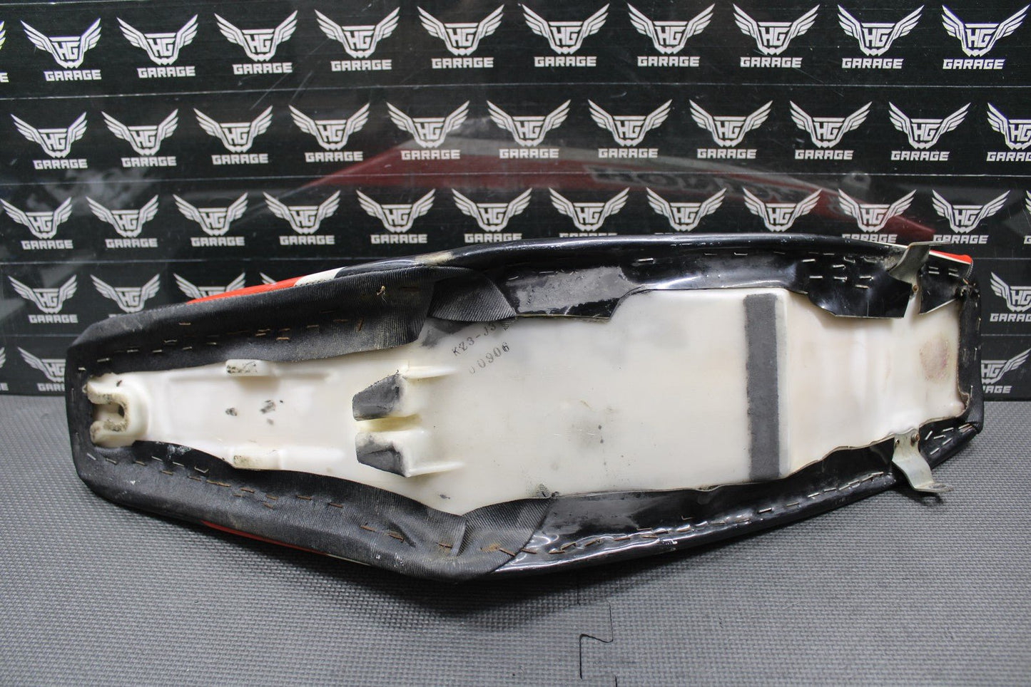 2001 HONDA CR125R CR250R OEM SEAT SADDLE FACTORY EFFEX COVER 77100 - KZ3 - J30 - hggarage