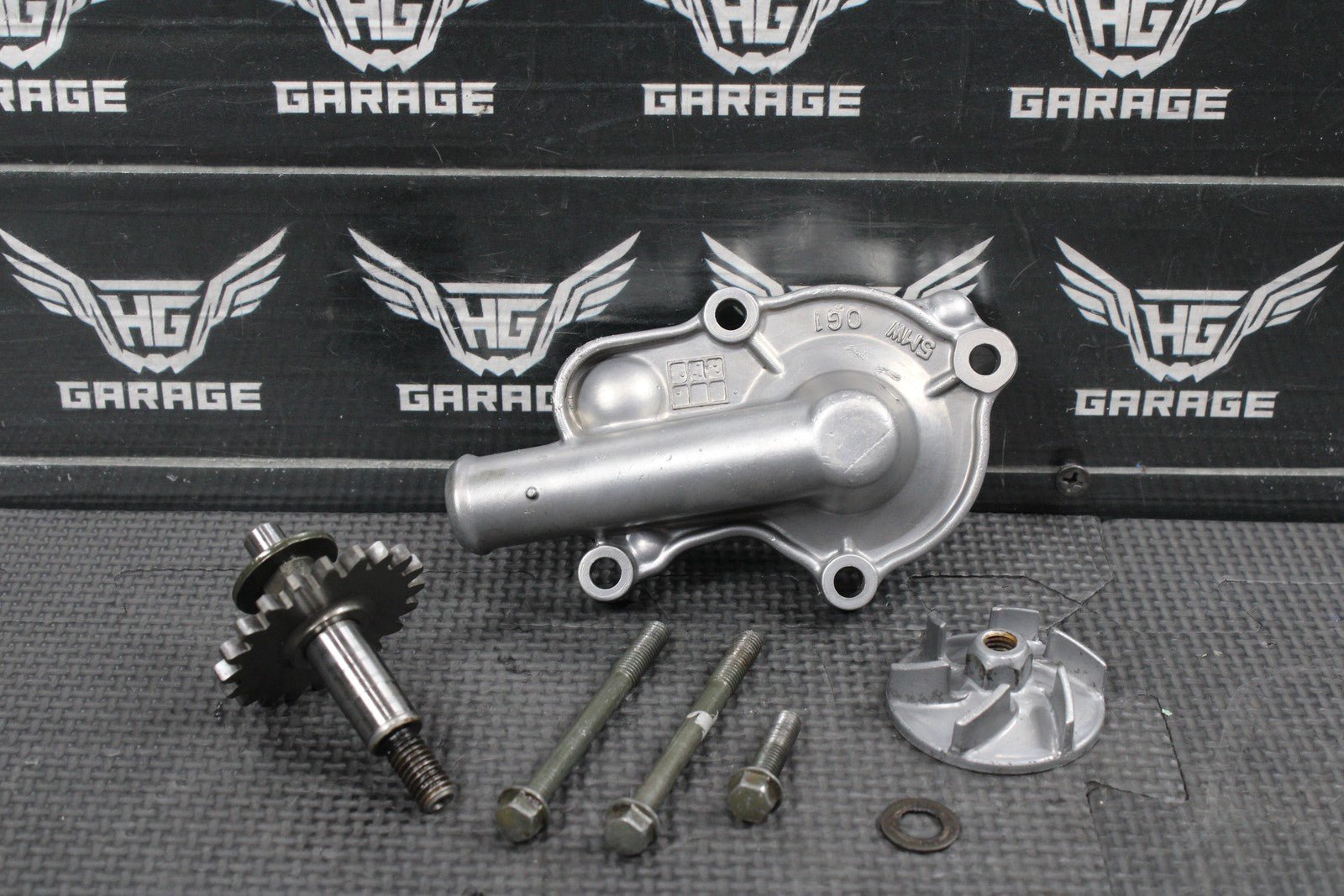 2002 YAMAHA 99 - 22 YZ250 YZ250X OEM ENGINE WATER PUMP W HOUSING 5CU - 12459 - 00 - 00 - hggarage