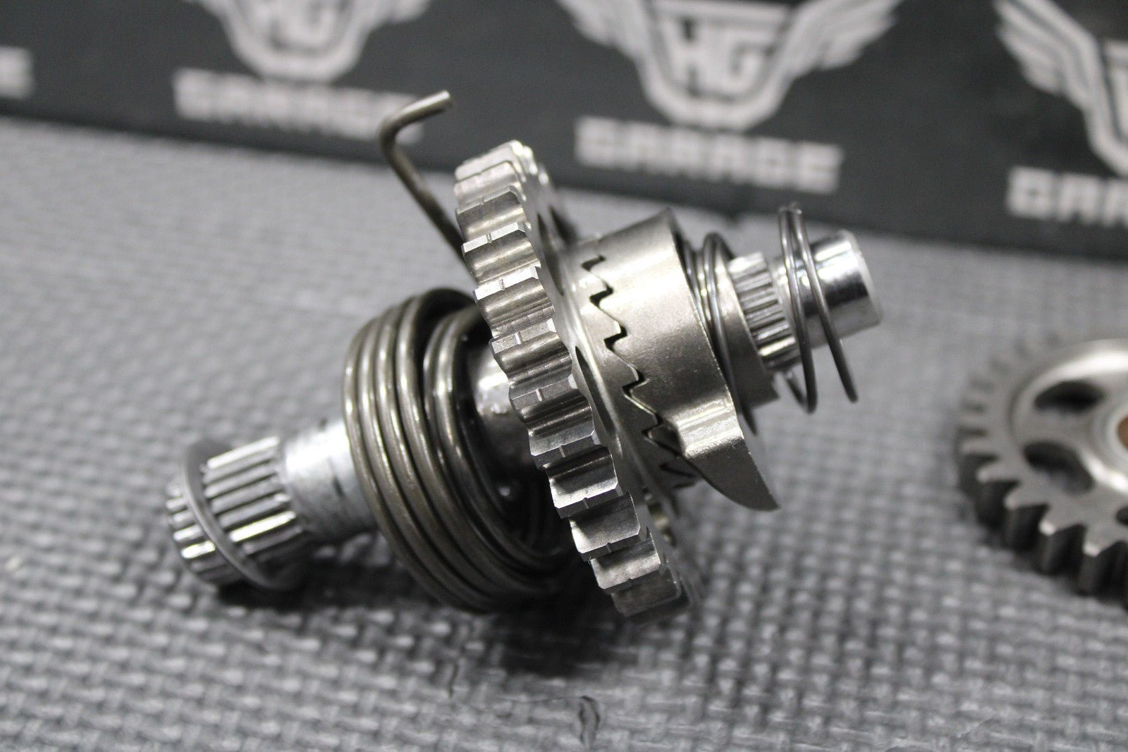 2005 HONDA CR125R OEM KICKSTART KICK START SHAFT W IDLER GEAR 28210 - KS6 - 700 - hggarage