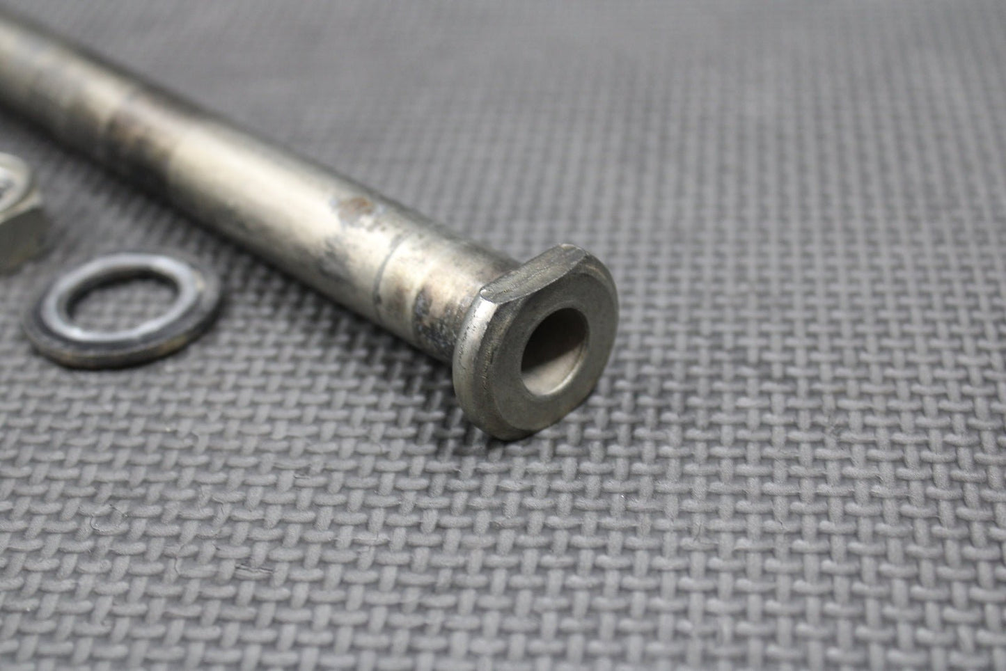 2018 SUZUKI RMZ250 RMZ450 OEM REAR BACK SWINGARM BOLT PIVOT SHAFT 61211 - 35G00 - hggarage