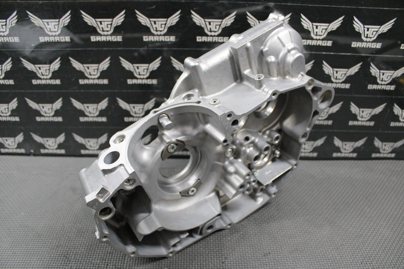 2009 YAMAHA 06 - 09 YZ450F OEM RIGHT SIDE ENGINE MOTOR CRANKCASE CRANK CASE GOOD! - hggarage
