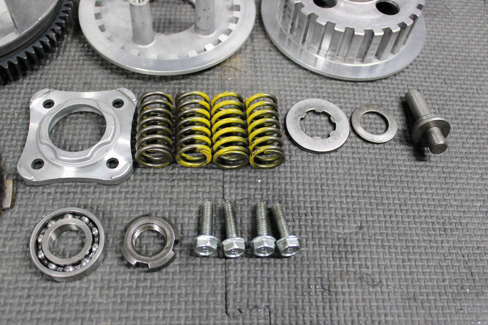 1998 HONDA XR200R OEM COMPLETE CLUTCH W PLATES BASKET HUB 22100 - 437 - 020 22121 - KC - hggarage