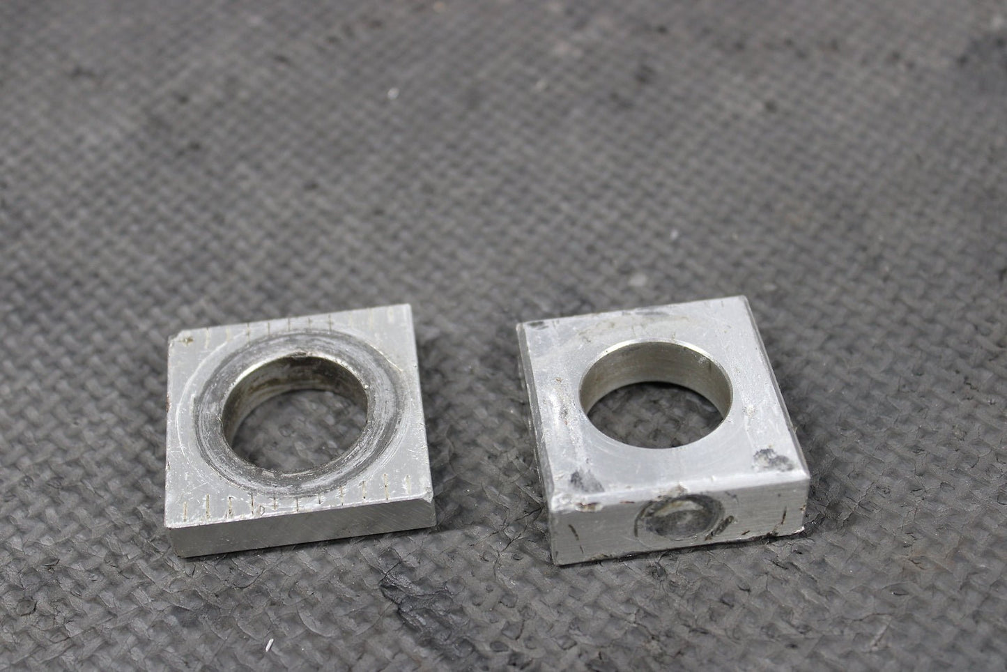 2005 Yamaha YZ250F OEM Rear Axle Back Wheel Rim Pivot Bolt Axel 1C3 - 25381 - 90 - 00 - hggarage