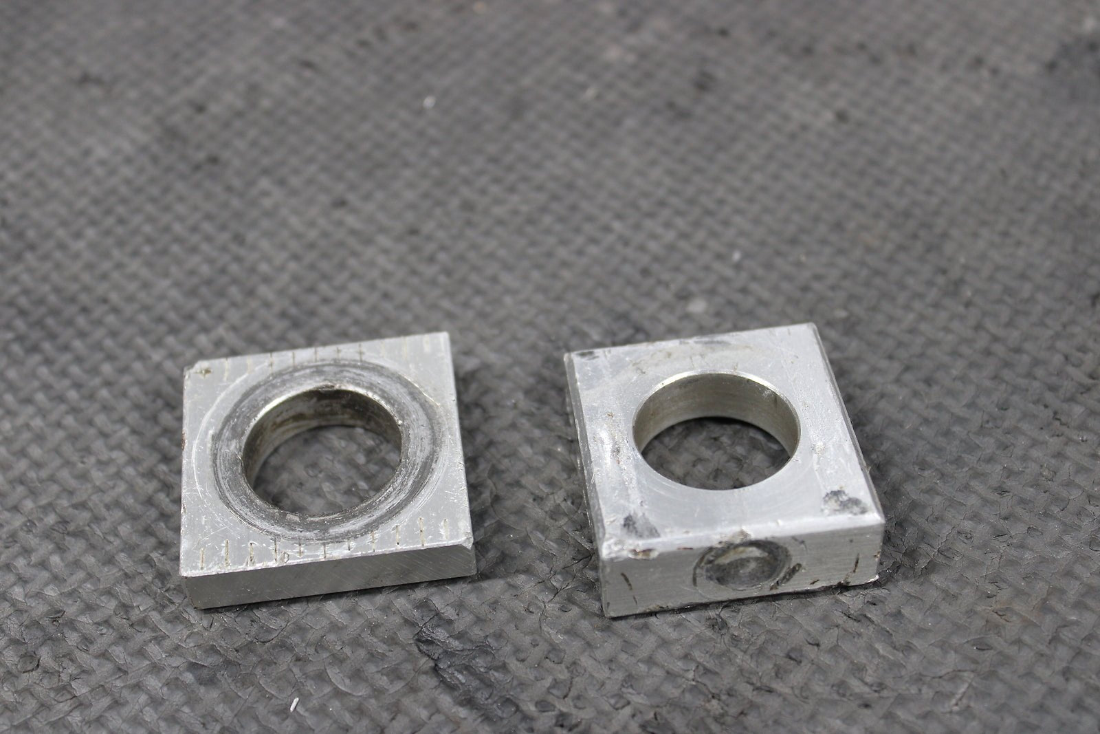 2005 Yamaha YZ250F OEM Rear Axle Back Wheel Rim Pivot Bolt Axel 1C3 - 25381 - 90 - 00 - hggarage
