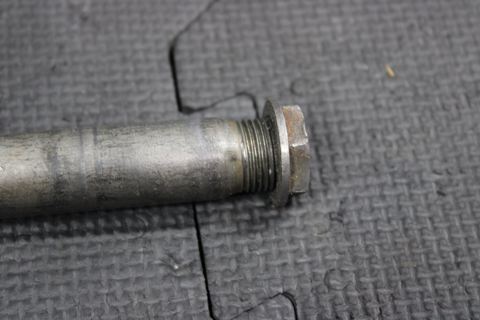 2000 SUZUKI 96 - 00 RM125 RM250 OEM FRONT AXLE BOLT PIVOT BOLT - hggarage
