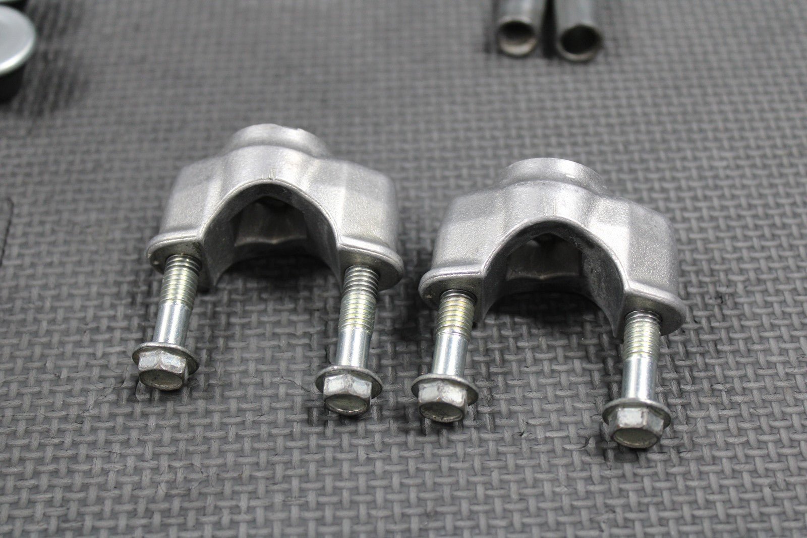 2019 SUZUKI 16 - 25 RMZ250 OEM LOWER HANDLEBAR HOLDER BAR CLAMPS 1 - 1/8 56221 - 49H40 - hggarage