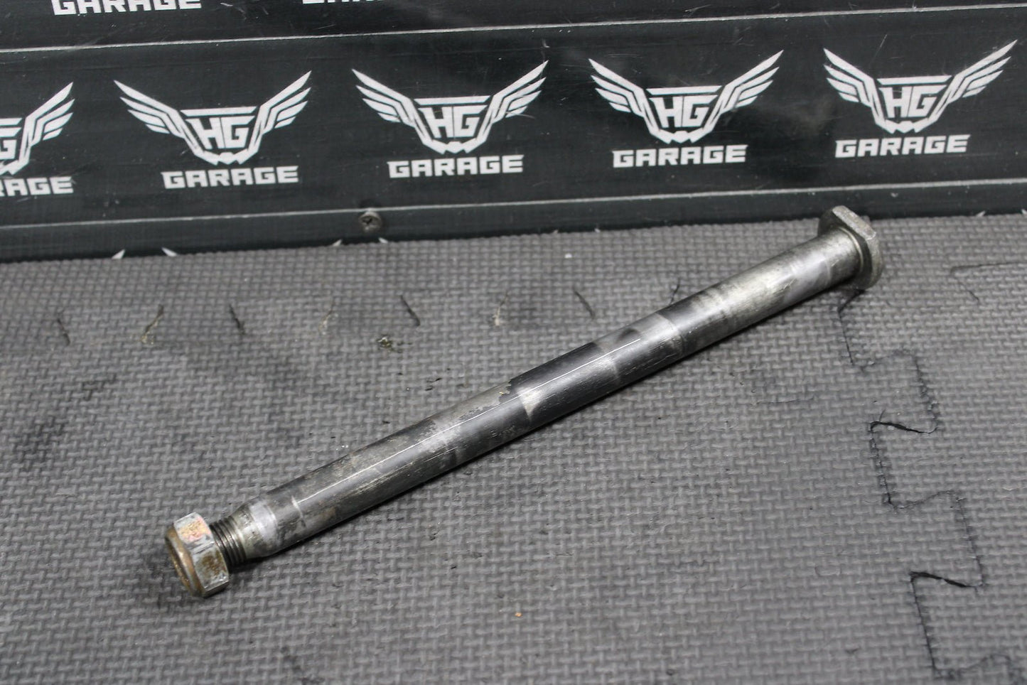 2002 HONDA CRF450R REAR BACK SWINGARM BOLT SUSPENSION PIVOT AXLE 52101 - KZ4 - J40 - hggarage