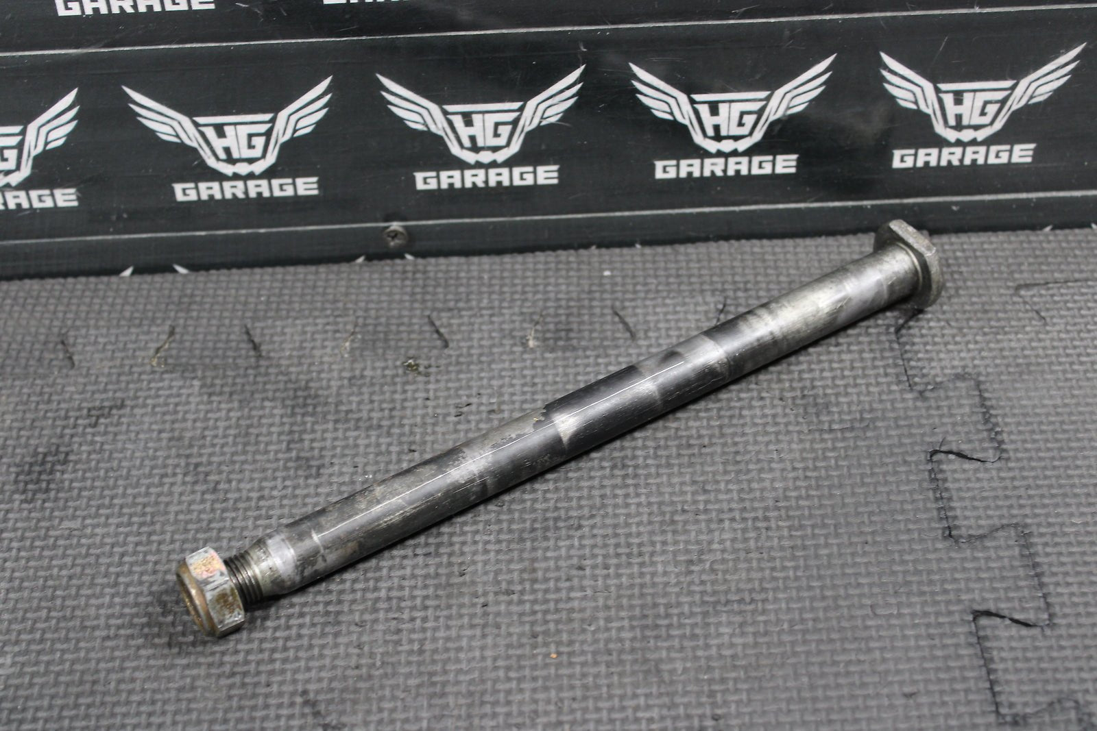 2002 HONDA CRF450R REAR BACK SWINGARM BOLT SUSPENSION PIVOT AXLE 52101 - KZ4 - J40 - hggarage