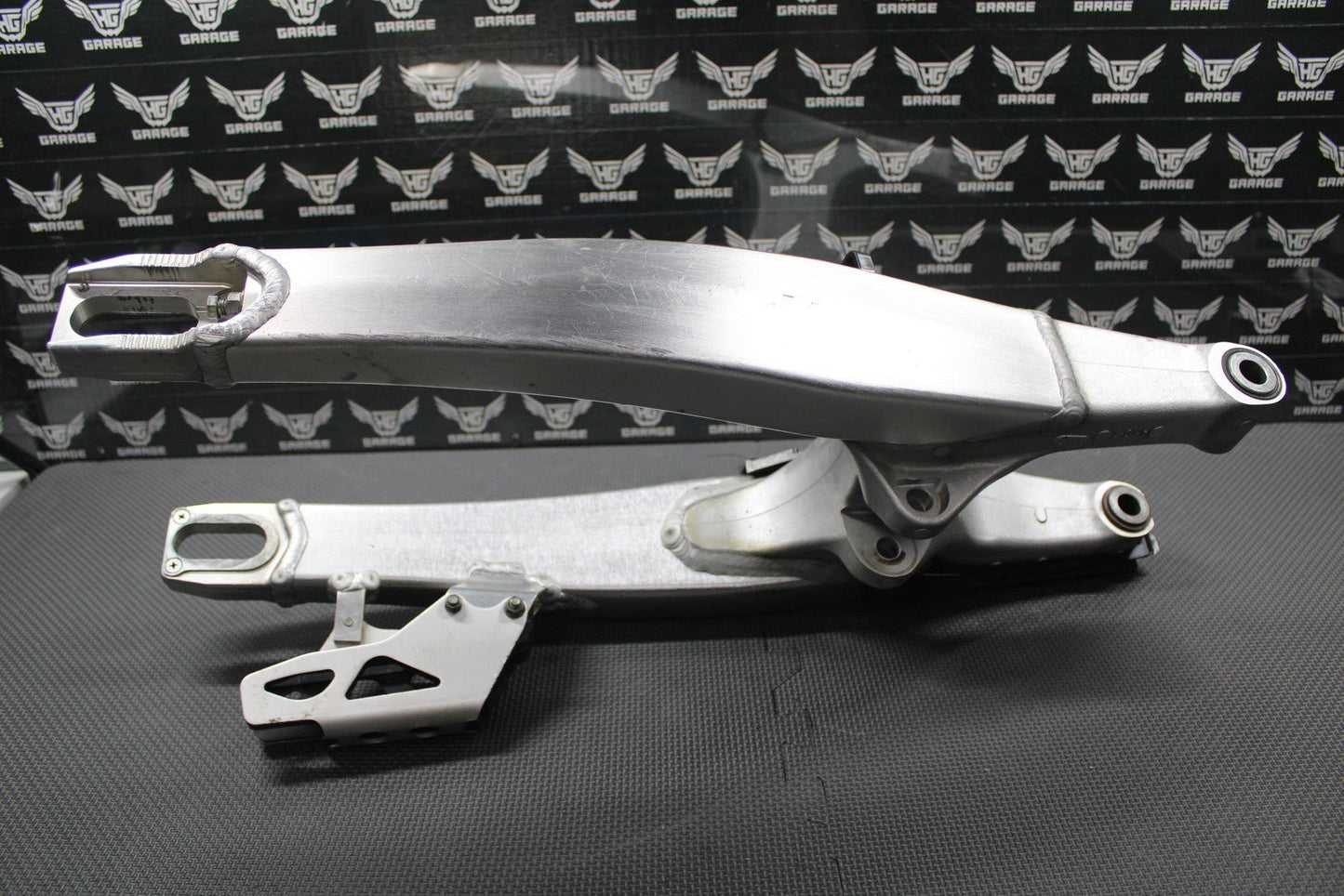 2020 SUZUKI 19 - 21 RMZ250 OEM SWINGARM SWING ARM SUSPENSION 61000 - 46K00 GOOD! - hggarage