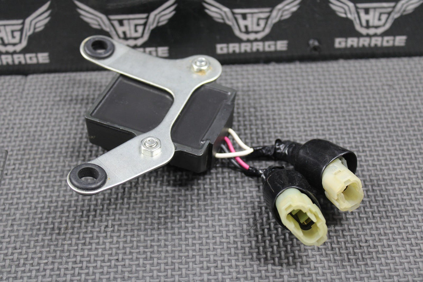 2020 YAMAHA 19 - 22 YZ250F OEM RECTIFIER VOLTAGE REGULATOR B7B - 81960 - 00 - 00 GOOD - hggarage