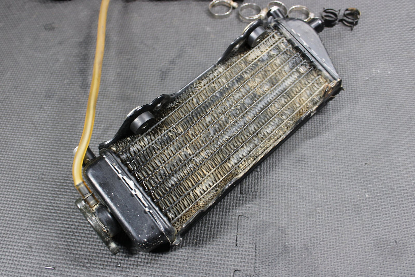 1999 YAMAHA YZ250 OEM RADIATOR GUARD SHIELD LOUVER VENT 4SR - 1240A - 10 - 00 - hggarage