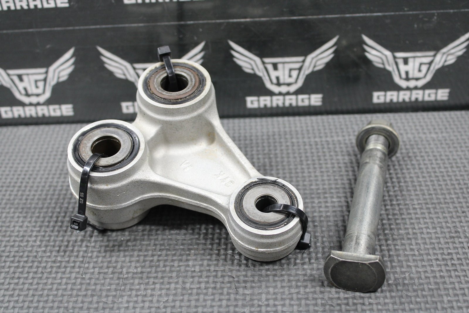 2018 18 - 20 SUZUKI RMZ450 OEM REAR SHOCK CUSHION LINKAGE LEVER ARM 62600 - 37880 - hggarage
