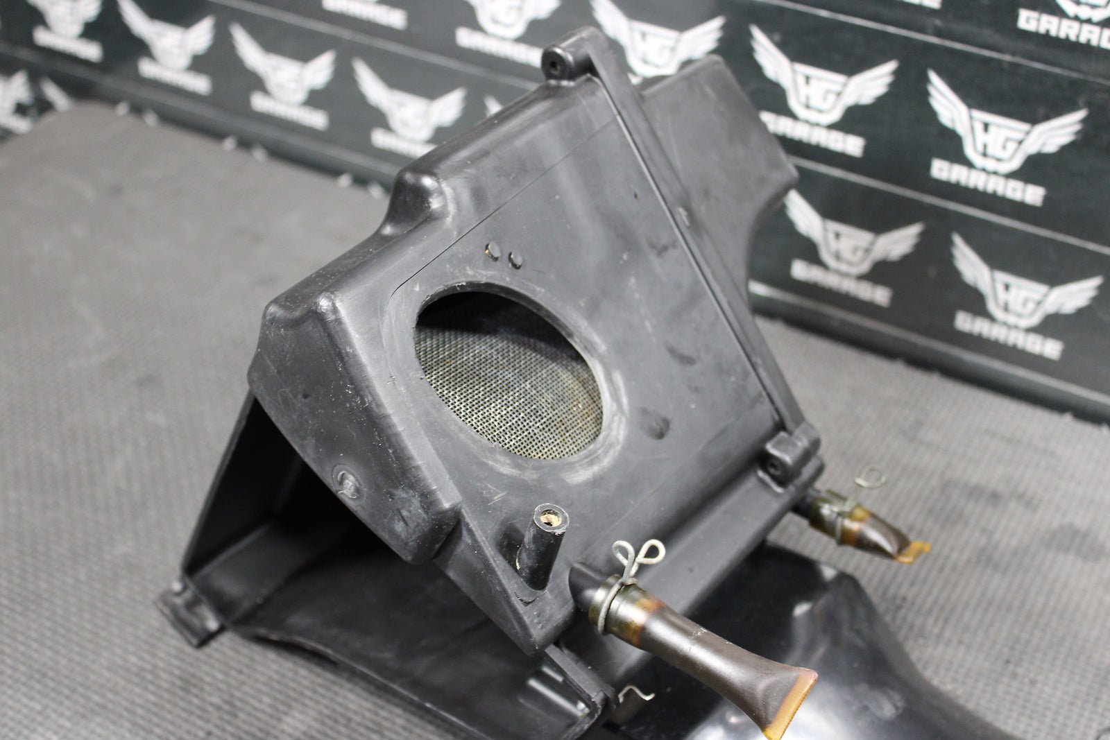 2000 Yamaha TTR125L 00 - 03 OEM Airbox Intake Air Cleaner Case 5HP - 14411 - 01 - 00 - hggarage
