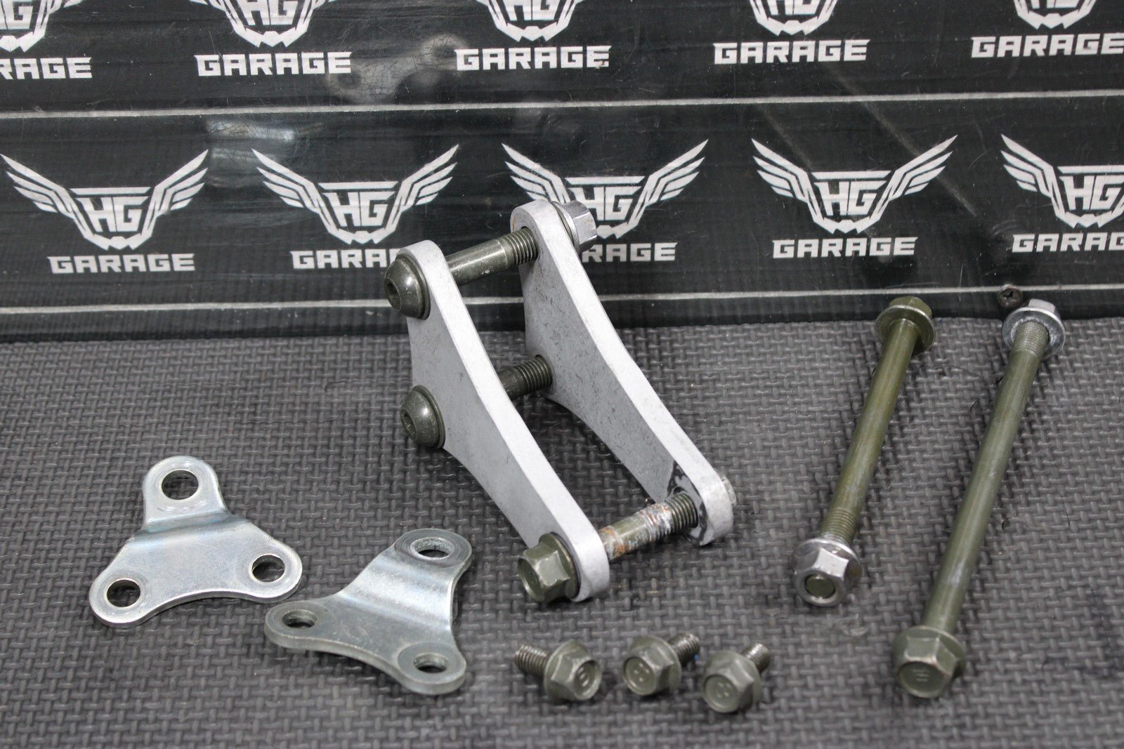 2005 YAMAHA 04 - 05 YZ450F OEM ENGINE MOTOR MOUNT STAY BRACKETS - hggarage