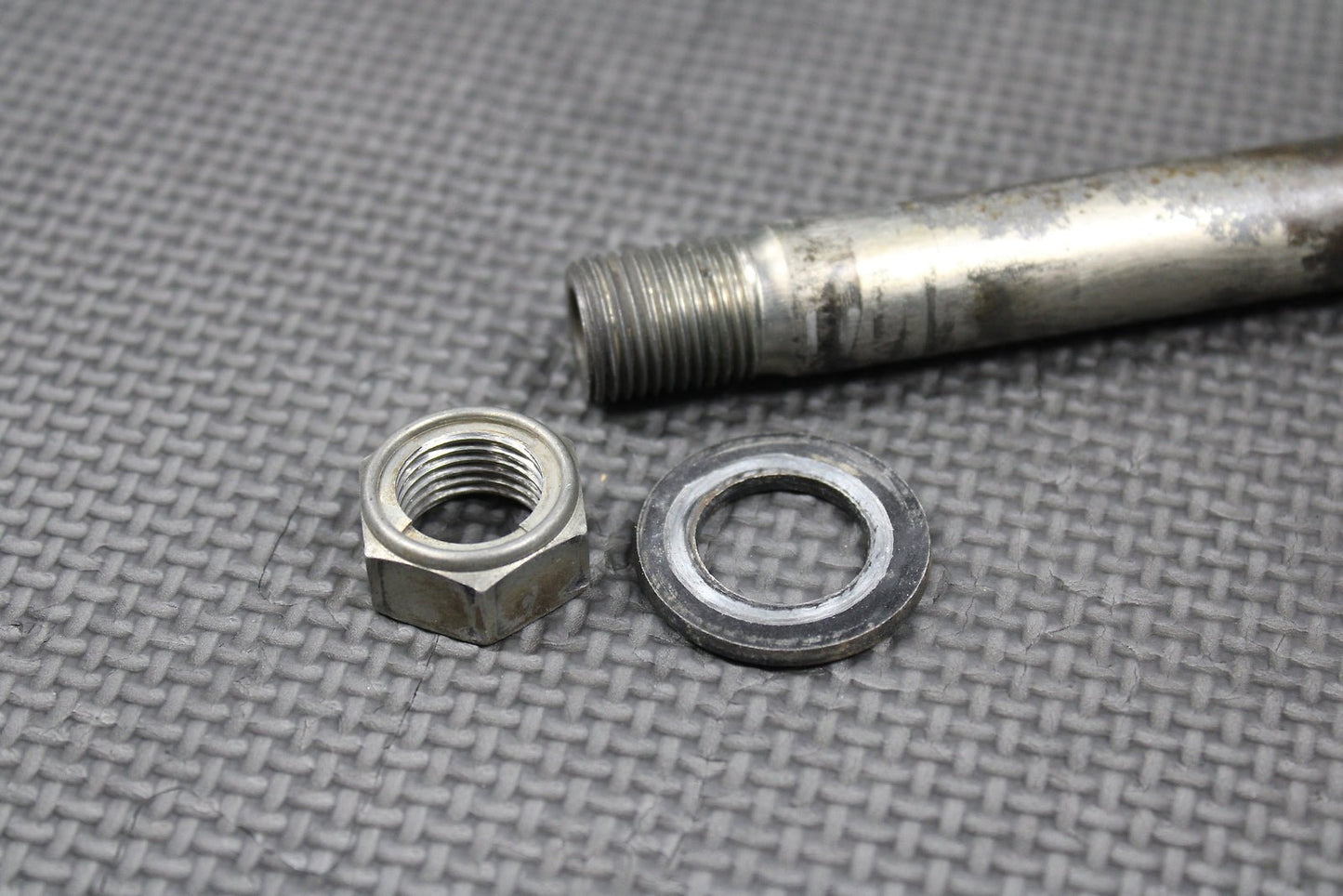 2018 SUZUKI RMZ250 RMZ450 OEM REAR BACK SWINGARM BOLT PIVOT SHAFT 61211 - 35G00 - hggarage