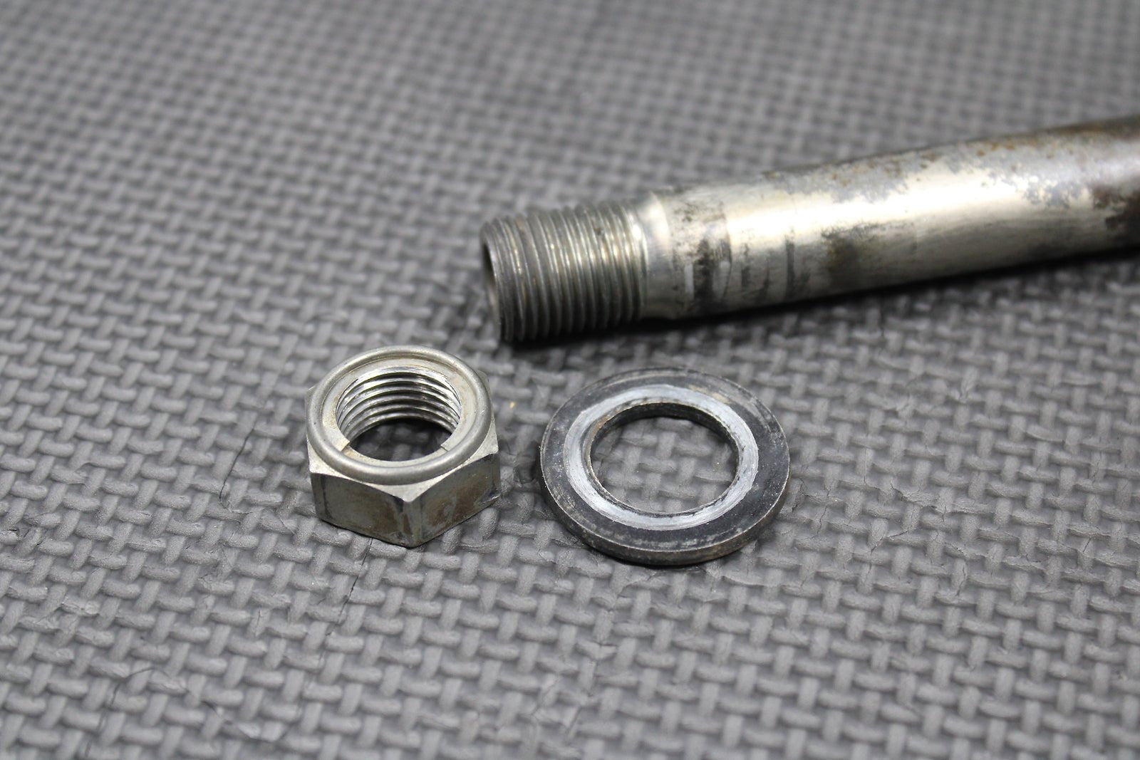 2018 SUZUKI RMZ250 RMZ450 OEM REAR BACK SWINGARM BOLT PIVOT SHAFT 61211 - 35G00 - hggarage