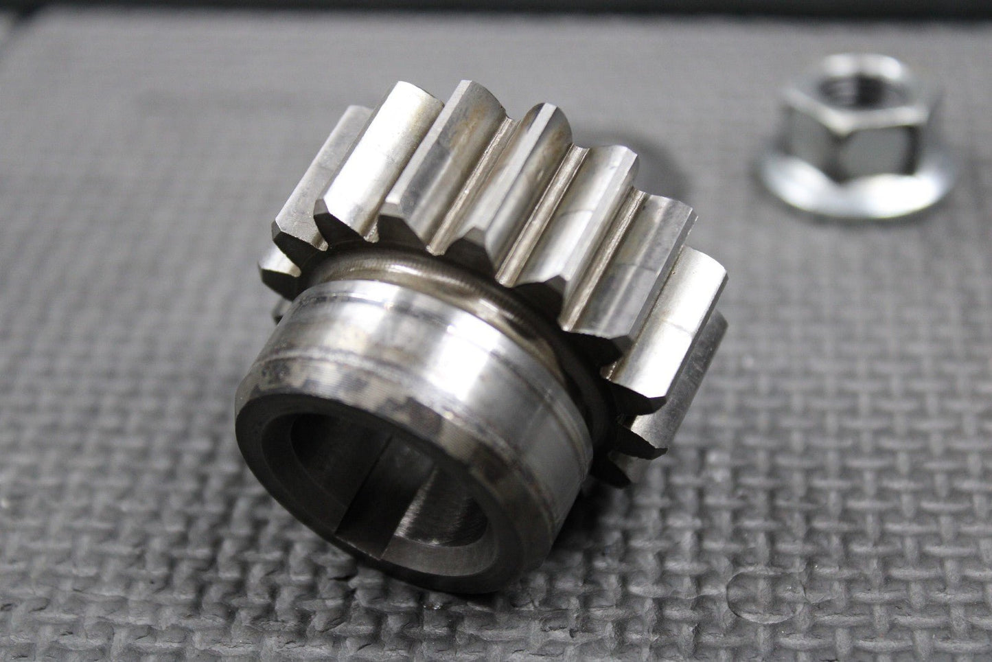 1992 1993 KAWASAKI KX125 OEM ENGINE CRANKSHAFT PRIMARY MAIN GEAR 16T 13097 - 1302 - hggarage