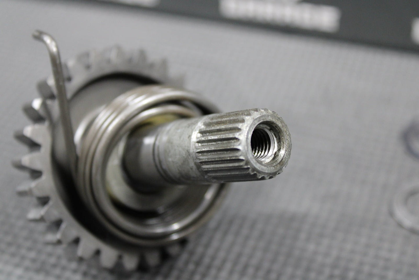 1985 HONDA CR125R OEM KICKSTART KICK START SHAFT W IDLER GEAR 28210 - KA3 - 710 - hggarage