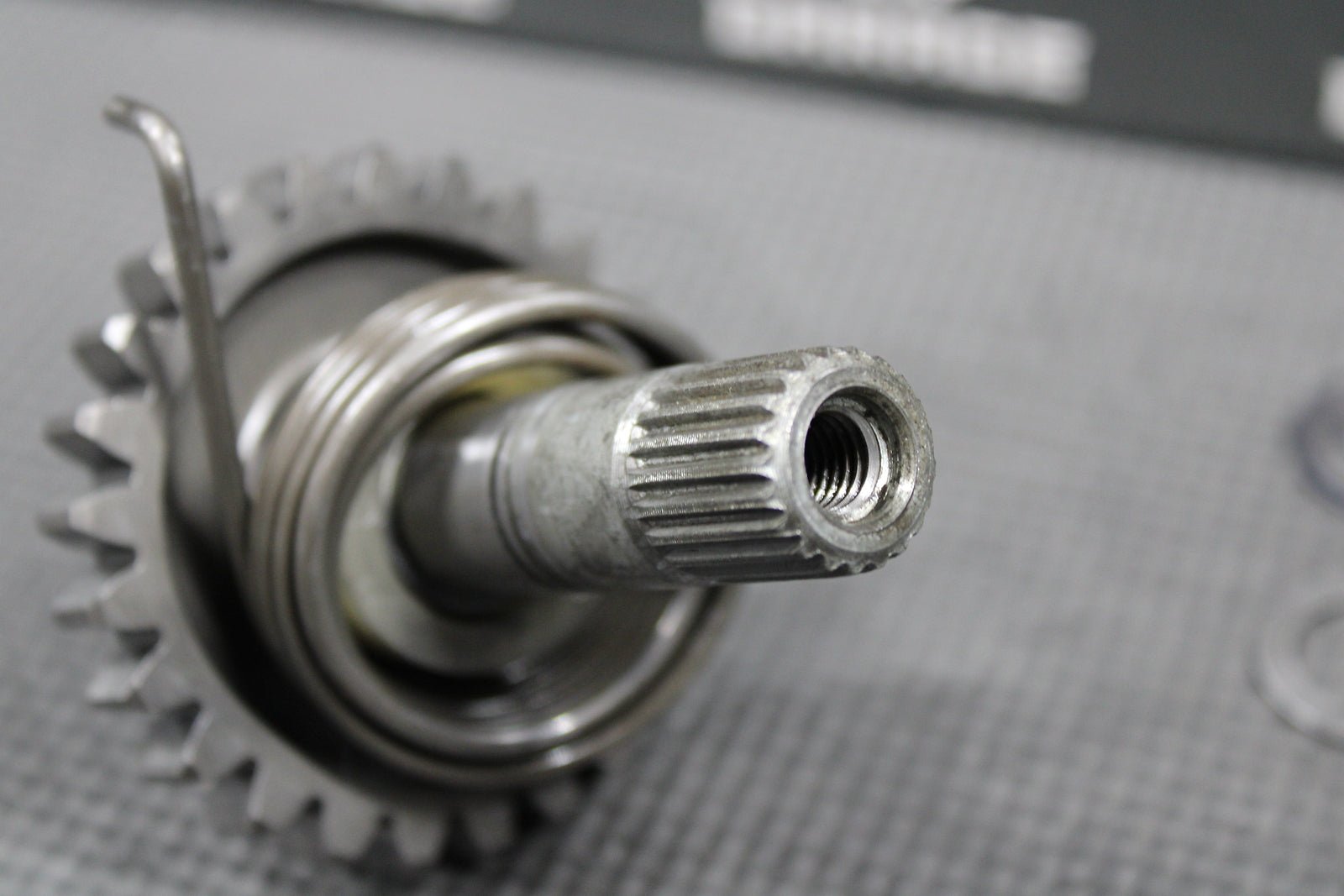 1985 HONDA CR125R OEM KICKSTART KICK START SHAFT W IDLER GEAR 28210 - KA3 - 710 - hggarage