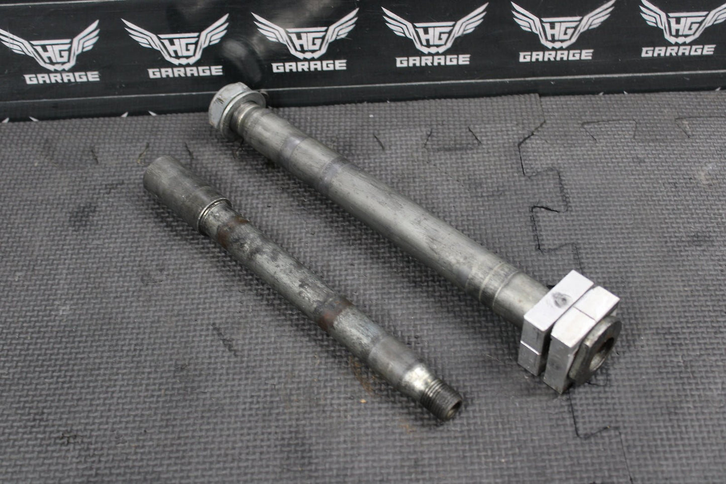 2002 HONDA CRF450R OEM FRONT WHEEL RIM AXLE PIVOT BOLT REAR AXLE - hggarage