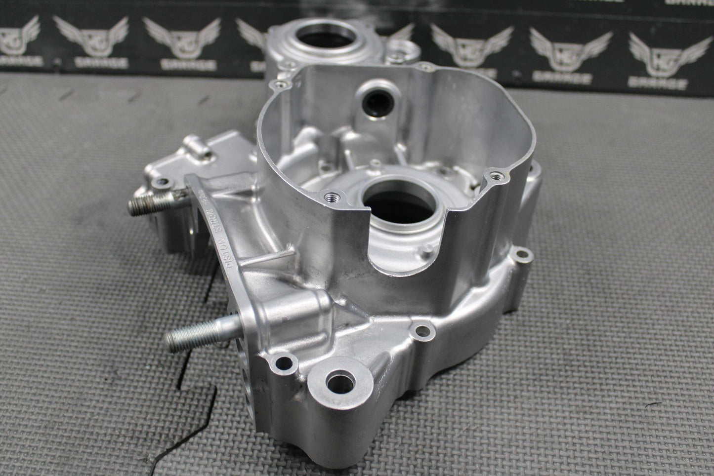 2003 HONDA CR250R OEM LEFT ENGINE CRANKCASE CRANK CASE BLOCK 04922 - KZ3 - L31 NICE! - hggarage