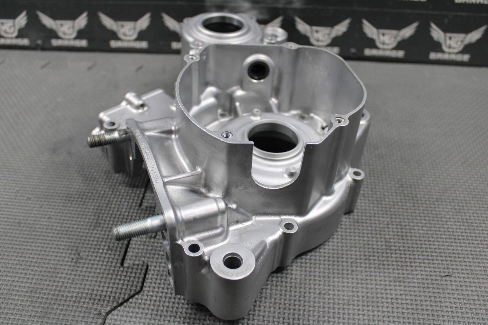 2003 HONDA CR250R OEM LEFT ENGINE CRANKCASE CRANK CASE BLOCK 04922 - KZ3 - L31 NICE! - hggarage