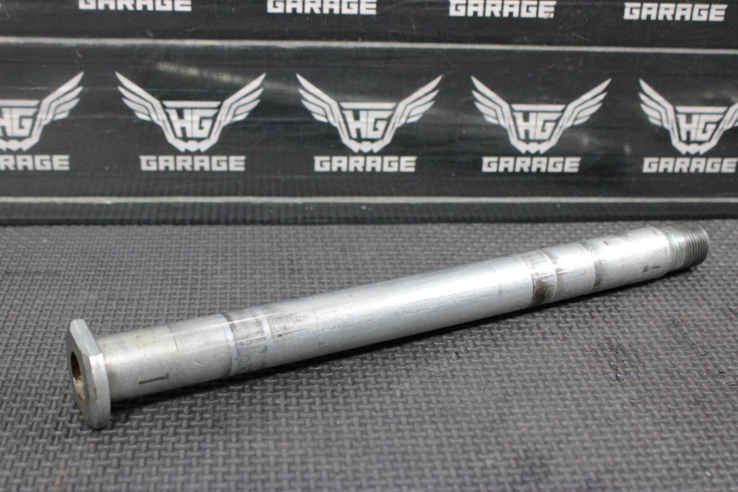 2005 YAMAHA YZ450F OEM REAR AXLE BACK WHEEL RIM PIVOT BOLT 1C3 - 25381 - 00 - 00 MINT! - hggarage