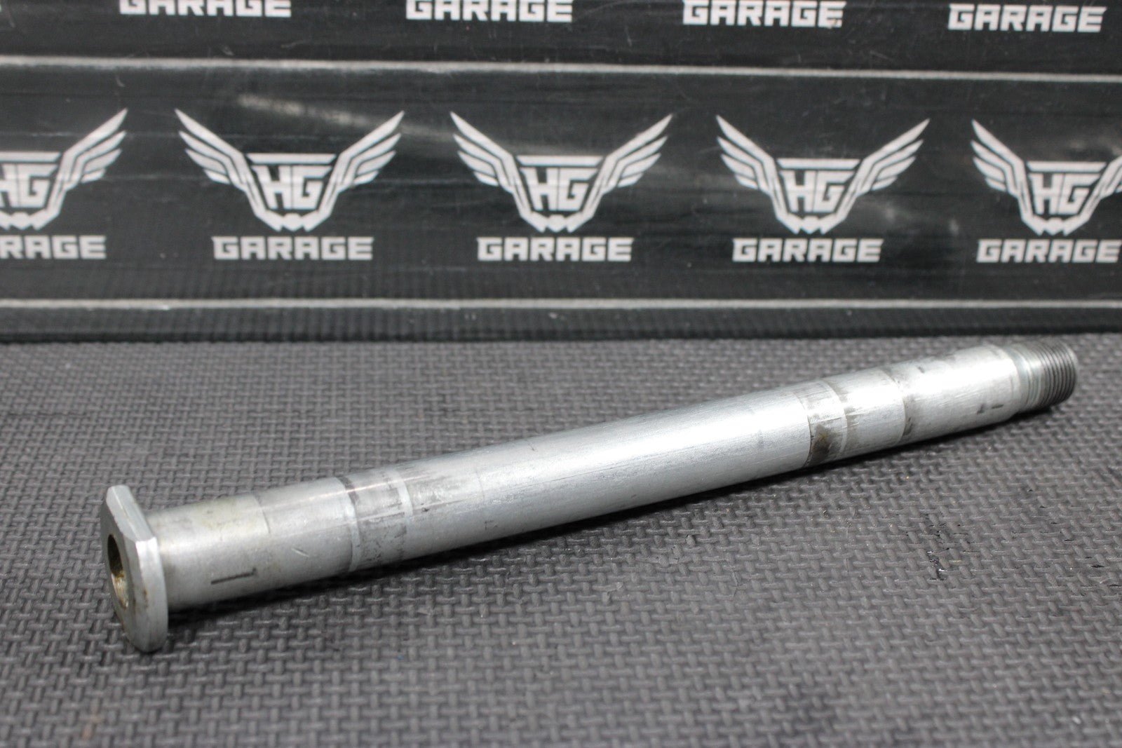 2005 YAMAHA YZ450F OEM REAR AXLE BACK WHEEL RIM PIVOT BOLT 1C3 - 25381 - 00 - 00 MINT! - hggarage