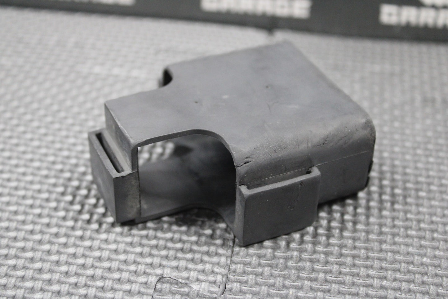 2000 HONDA 00 - 03 CR125R 00 - 01 CR250R OEM CDI RUBBER MOUNTING BOOT 30401 - KZ4 - A90 - hggarage
