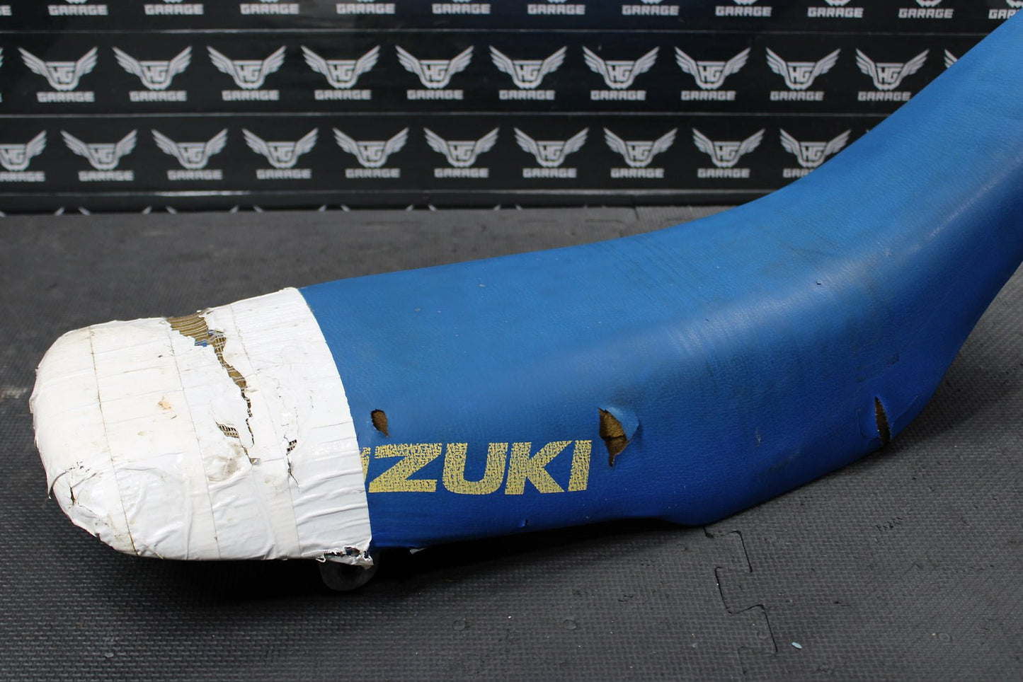 1989 SUZUKI RM250 OEM SEAT SADDLE 45100 - 28C00 - 4UZ - hggarage