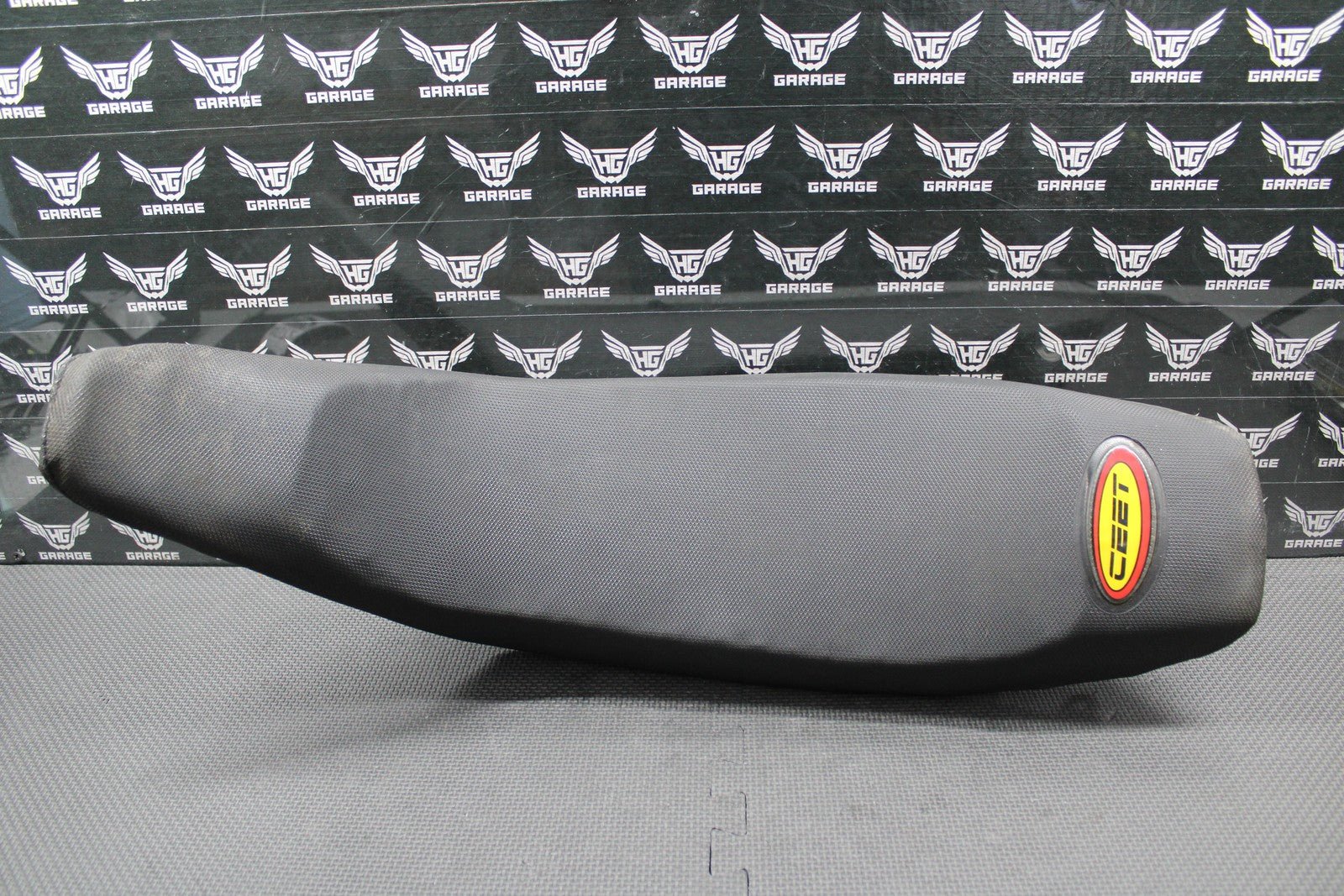 1999 SUZUKI RM250 OEM SEAT SADDLE FOAM PAN SHAVED LOW W/ CEET GRIPPER COVER - hggarage