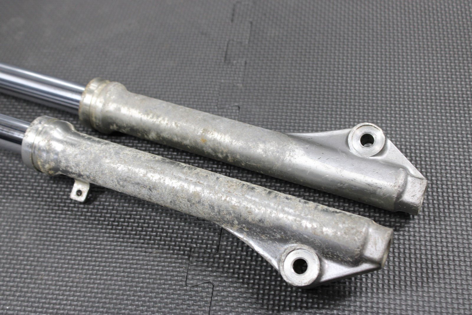 1985 YAMAHA PW80 83 - 85 OEM RIGHT LEFT FRONT SUSPENSION FORKS 21W - 23103 - 00 - 00 - hggarage